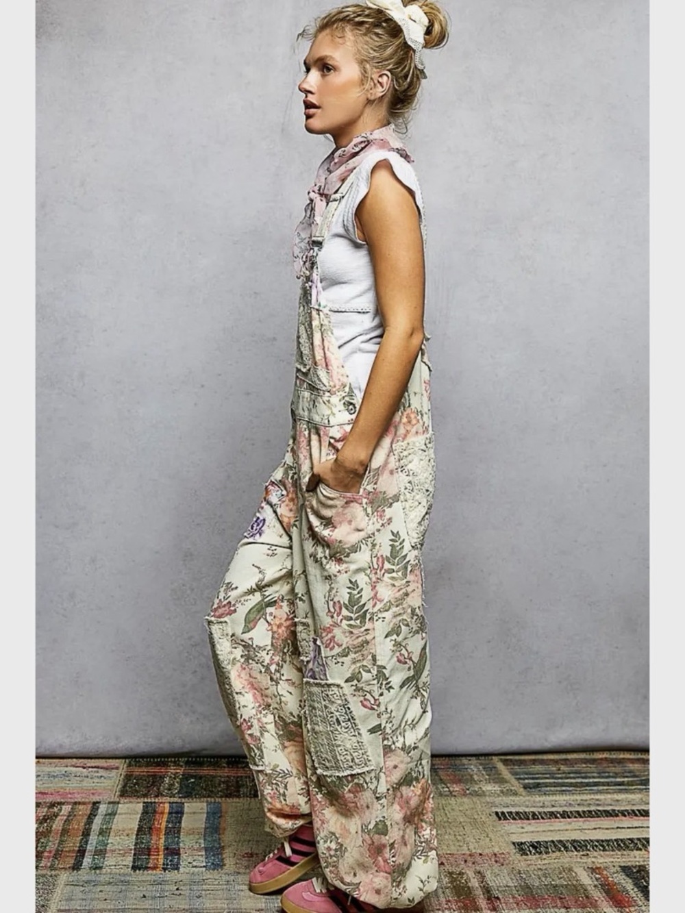 POL - Printed Lace Patch Trim Strap Relaxed Fit
Jogger Overall - Picture 3 of 4